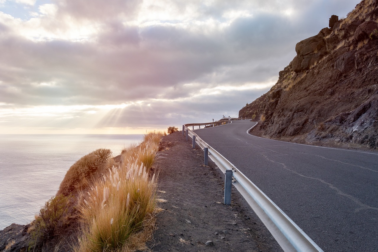découvrez notre guide complet pour un road trip inoubliable sur la côte ouest, avec les meilleures étapes, conseils pratiques et attractions incontournables.