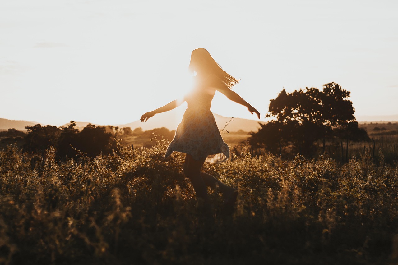 conseils essentiels pour la sécurité des voyageuses solo : astuces pratiques pour voyager en toute confiance et profiter pleinement de votre aventure en solo.