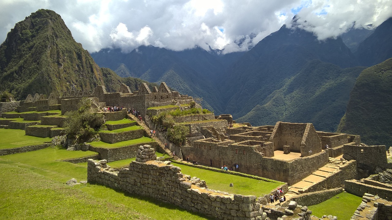 préparez votre trek au machu picchu avec nos conseils essentiels : équipement, itinéraires, condition physique et astuces pour une aventure inoubliable.