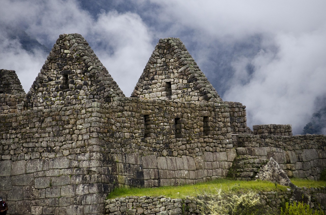 préparez votre trek au machu picchu avec nos conseils essentiels : équipement, itinéraires, conseils de sécurité et meilleures saisons pour une aventure inoubliable.